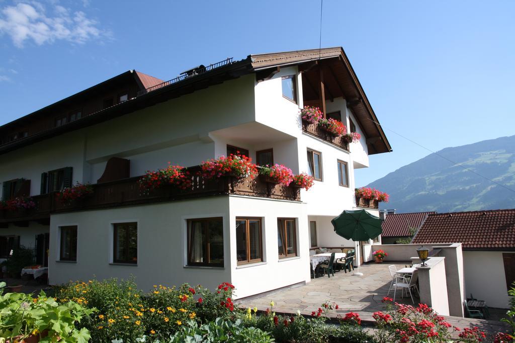 Gastehaus Treichl Hotell Fügen Exteriör bild